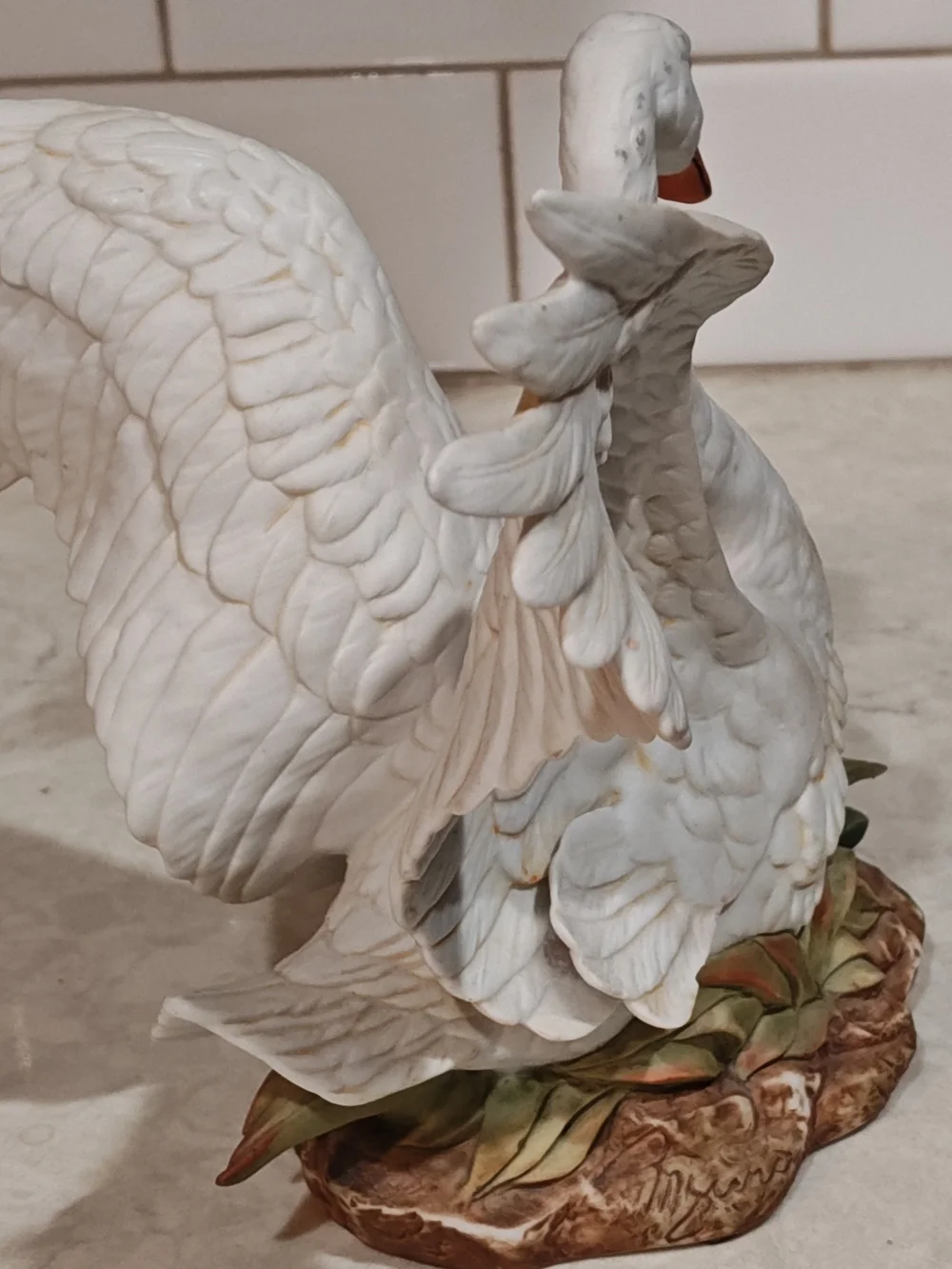 Vintage Cottagecore 1987 Homco Swan Porcelain Figurine on Wooden Base EC!